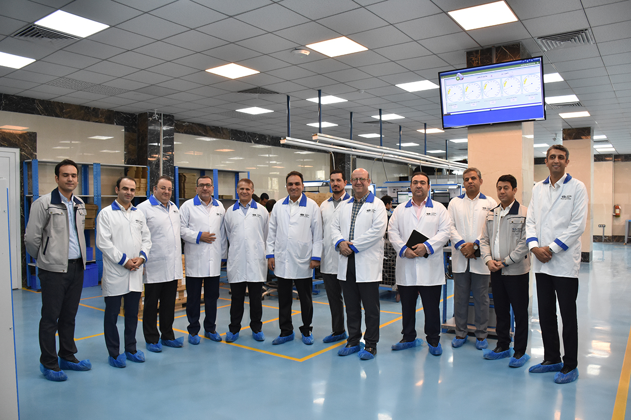 top-managers-of-refah-chain-stores-in-production-site-visiting